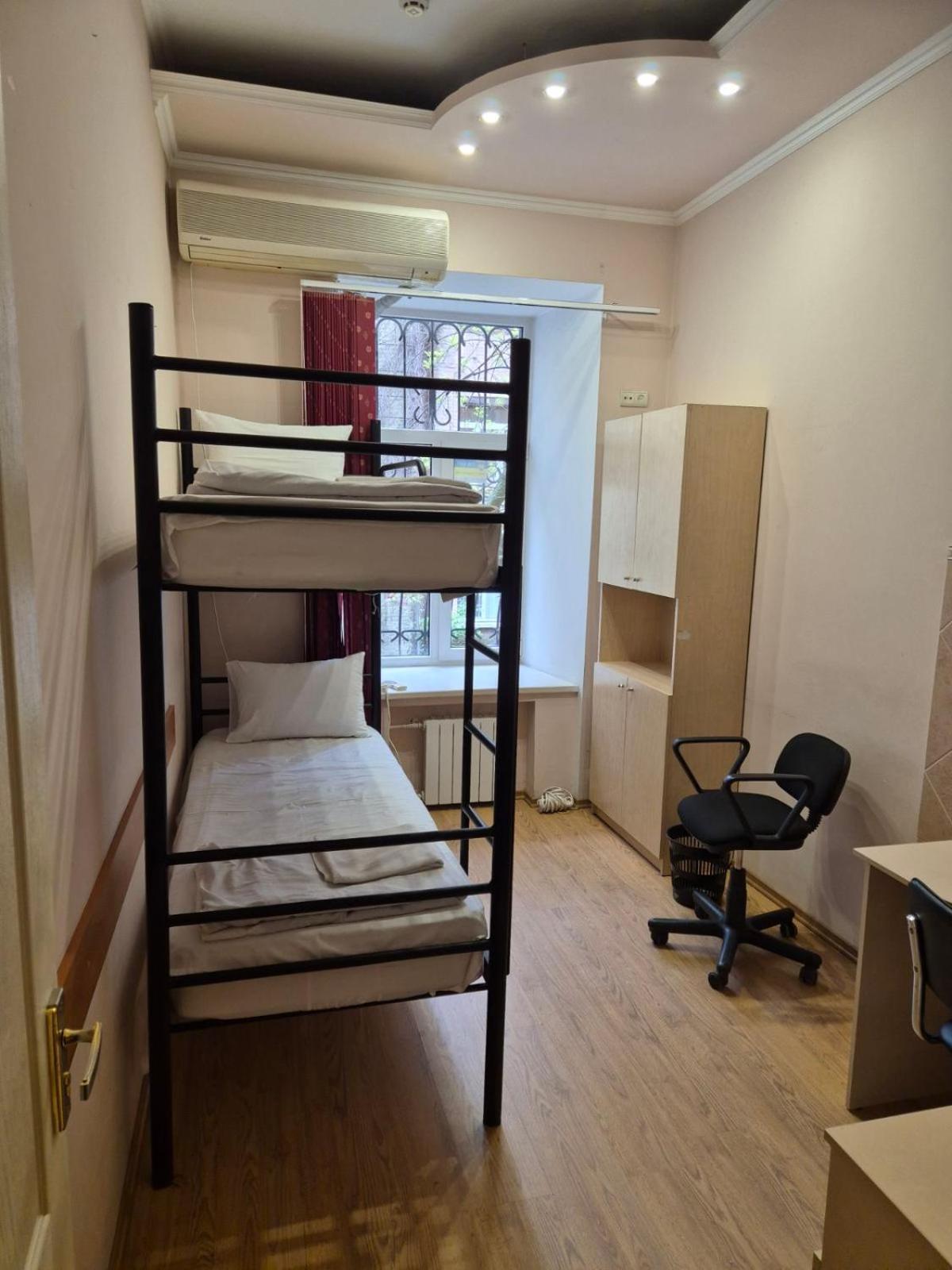 P2B Hostel & Bar キエフ エクステリア 写真